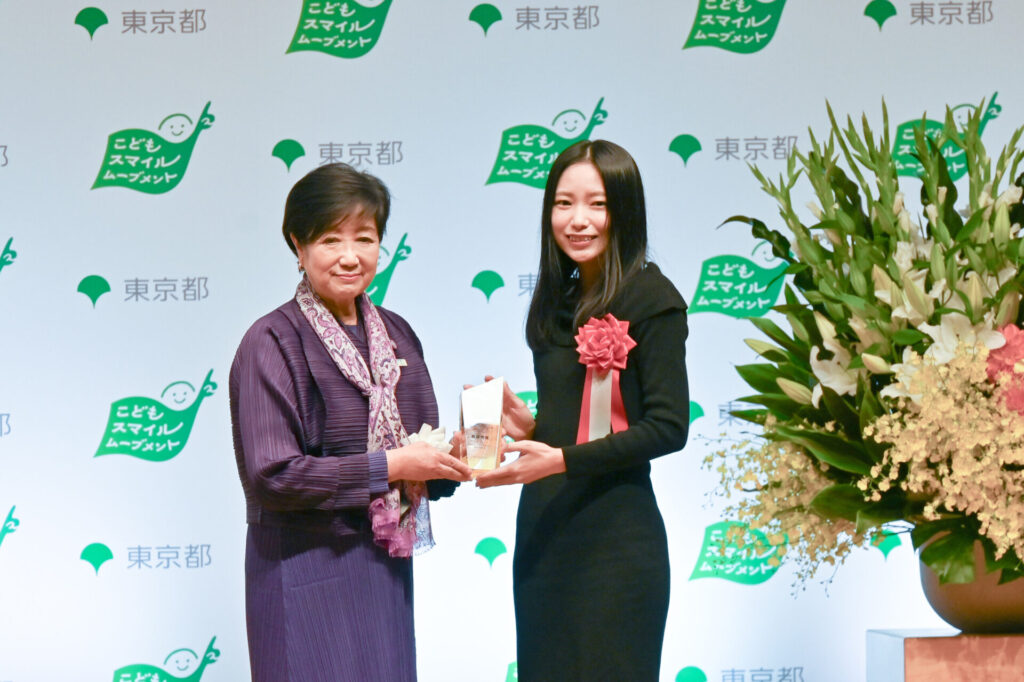 スパイスファクトリーの『プレママ・パパ制度』が「令和7年度 こどもスマイルムーブメント大賞」子育て応援部門で最優秀賞を受賞